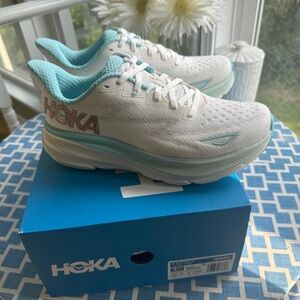 New Women’s Hoka Shoes Size 6.5 White n Blue Clifton 9